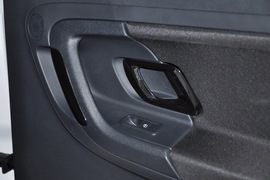 2011款斯柯达晶锐1.6L手动酷黑版