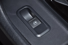2011款斯柯达晶锐1.6L手动酷黑版