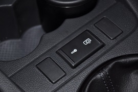 2011款斯柯达晶锐1.6L手动酷黑版