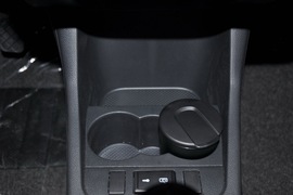 2011款斯柯达晶锐1.6L手动酷黑版