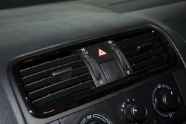 2011款斯柯达晶锐1.6L手动酷黑版