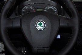 2011款斯柯达晶锐1.6L手动酷黑版
