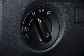 2011款斯柯达晶锐1.6L手动酷黑版