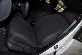 2011款斯柯达晶锐1.6L手动酷黑版