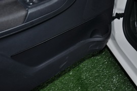 2011款斯柯达晶锐1.6L手动酷黑版