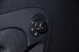 2011款斯柯达晶锐1.6L手动酷黑版