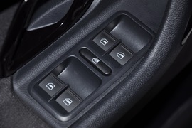 2011款斯柯达晶锐1.6L手动酷黑版