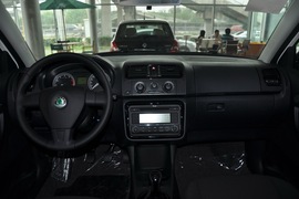 2011款斯柯达晶锐1.6L手动酷黑版