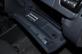 2011款斯柯达晶锐1.6L手动酷黑版
