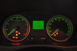 2011款斯柯达晶锐1.6L手动酷黑版