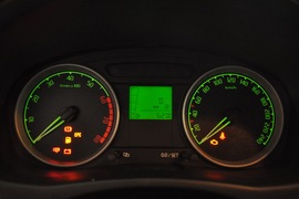 2011款斯柯达晶锐1.6L手动酷黑版