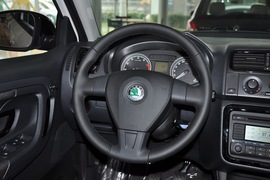 2011款斯柯达晶锐1.6L手动酷黑版