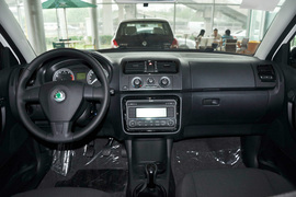 2011款斯柯达晶锐1.6L手动酷黑版