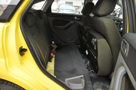 2011款福特福克斯两厢2.0L手自一体运动型