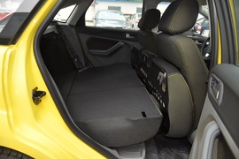 2011款福特福克斯两厢2.0L手自一体运动型