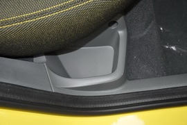 2011款福特福克斯两厢2.0L手自一体运动型