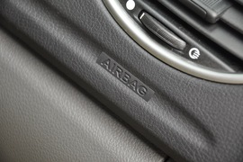 2011款福特福克斯两厢2.0L手自一体运动型
