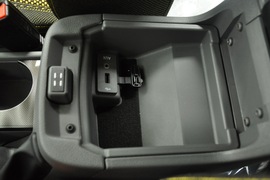 2011款福特福克斯两厢2.0L手自一体运动型