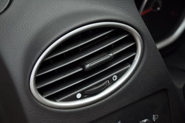 2011款福特福克斯两厢2.0L手自一体运动型