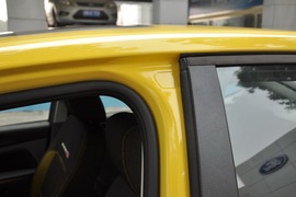 2011款福特福克斯两厢2.0L手自一体运动型