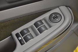 2011款福特福克斯两厢2.0L手自一体运动型