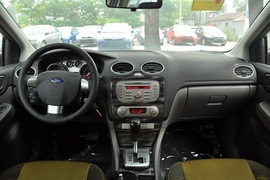 2011款福特福克斯两厢2.0L手自一体运动型