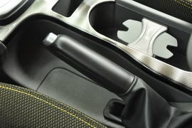 2011款福特福克斯两厢2.0L手自一体运动型