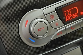 2011款福特福克斯两厢2.0L手自一体运动型