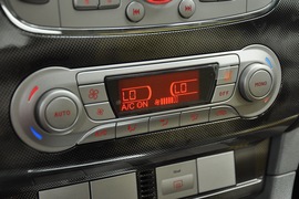 2011款福特福克斯两厢2.0L手自一体运动型