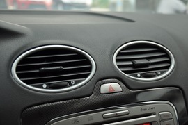 2011款福特福克斯两厢2.0L手自一体运动型
