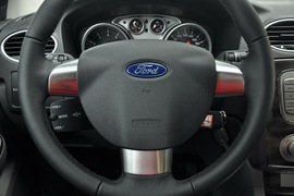 2011款福特福克斯两厢2.0L手自一体运动型