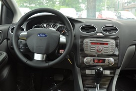 2011款福特福克斯两厢2.0L手自一体运动型