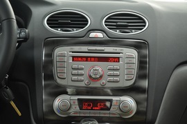 2011款福特福克斯两厢2.0L手自一体运动型