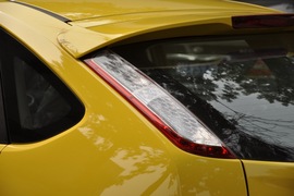 2011款福特福克斯两厢2.0L手自一体运动型