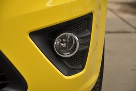 2011款福特福克斯两厢2.0L手自一体运动型