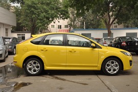 2011款福特福克斯两厢2.0L手自一体运动型