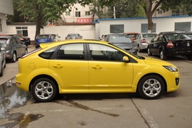 2011款福特福克斯两厢2.0L手自一体运动型