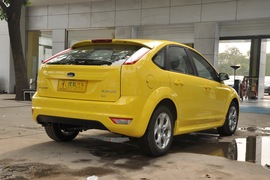 2011款福特福克斯两厢2.0L手自一体运动型
