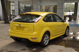 2011款福特福克斯两厢2.0L手自一体运动型