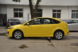 2011款福特福克斯两厢2.0L手自一体运动型