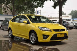 2011款福特福克斯两厢2.0L手自一体运动型