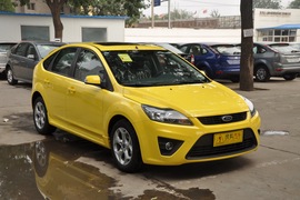2011款福特福克斯两厢2.0L手自一体运动型