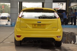 2011款福特福克斯两厢2.0L手自一体运动型