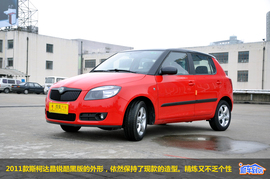 2011款斯柯达晶锐酷黑版实拍