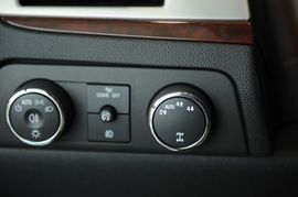 2010款凯迪拉克凯雷德混合动力