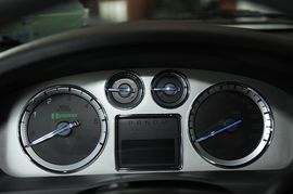 2010款凯迪拉克凯雷德混合动力