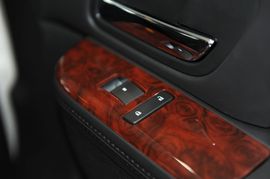 2010款凯迪拉克凯雷德混合动力