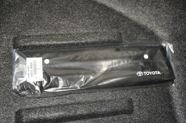 2008款丰田普瑞维亚2.4豪华型到店实拍