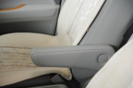 2008款丰田普瑞维亚2.4豪华型到店实拍