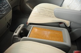 2008款丰田普瑞维亚2.4豪华型到店实拍